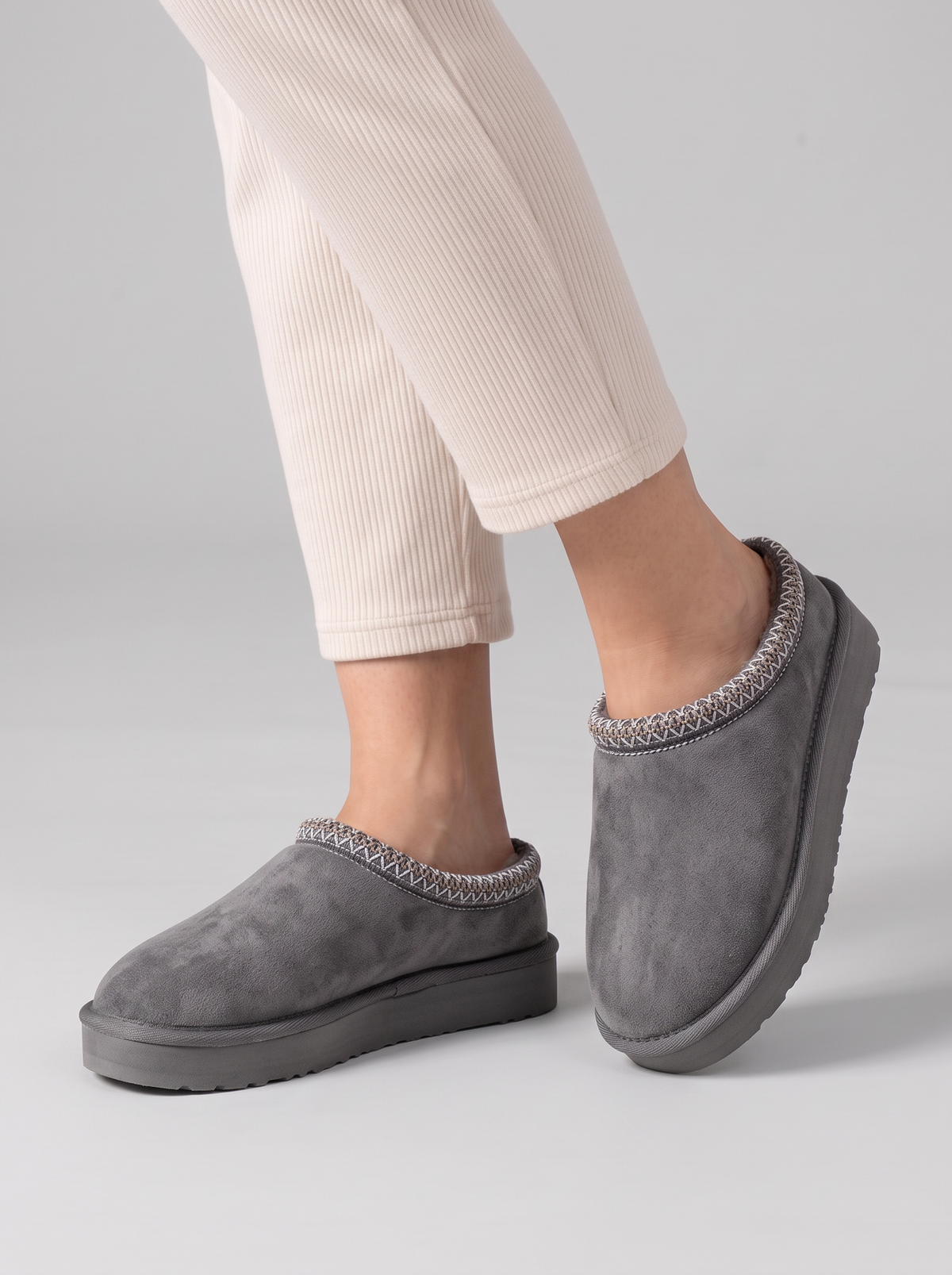 Women's Slippers – Cosy Plush Closed Toe Slip-On Slippers, Indoor & Outdoor – Covert Club product photo 7