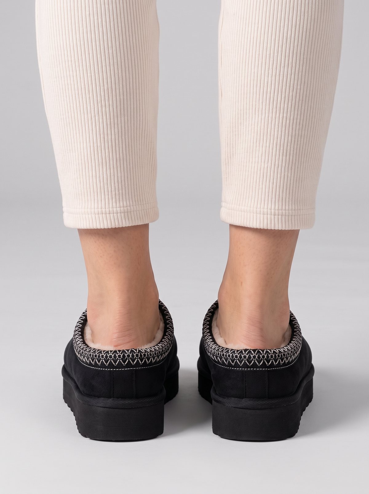 Women's Slippers – Cosy Plush Closed Toe Slip-On Slippers, Indoor & Outdoor – Covert Club product photo 3