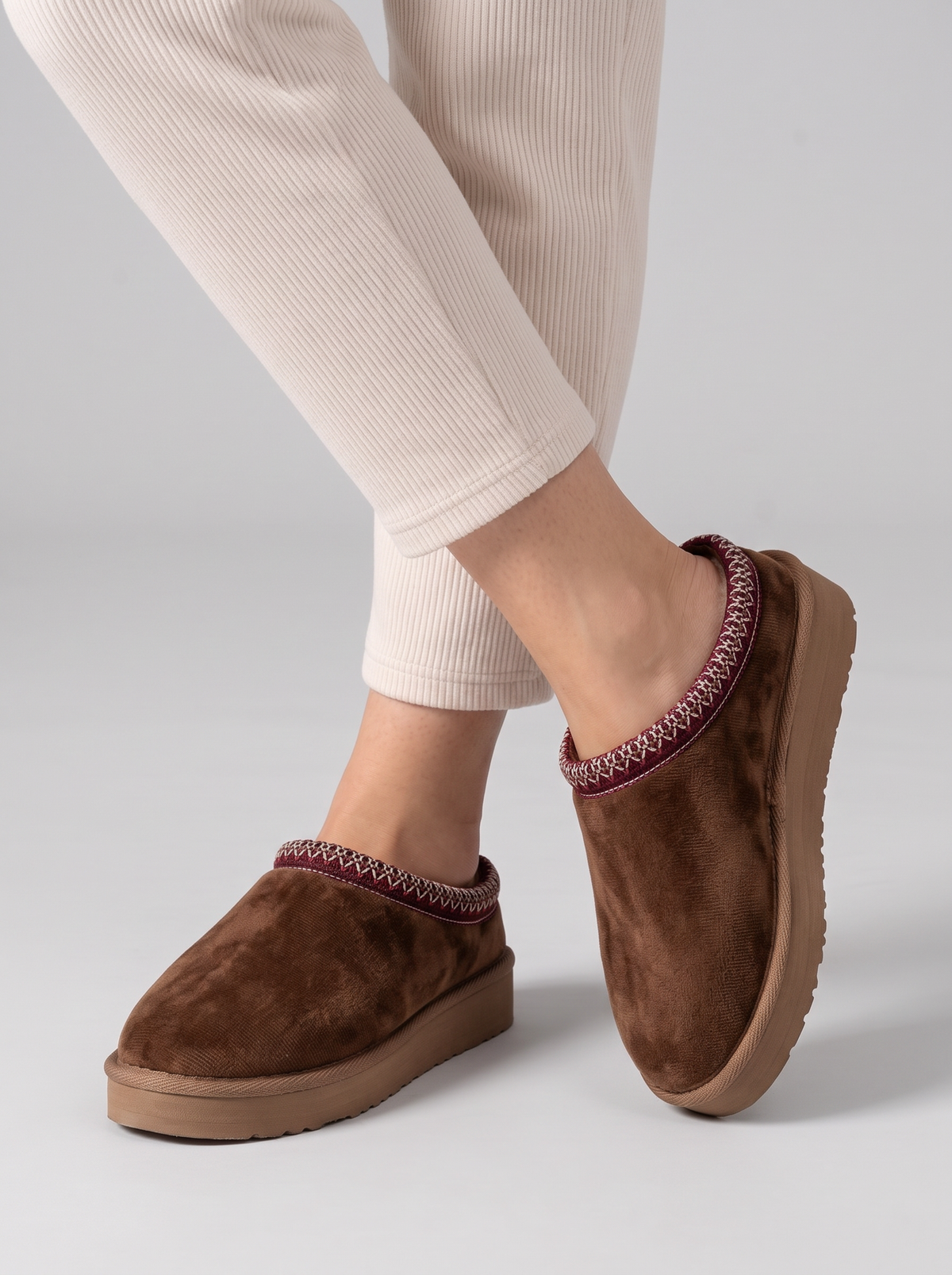 Women's Slippers – Cosy Plush Closed Toe Slip-On Slippers, Indoor & Outdoor – Covert Club product photo 5