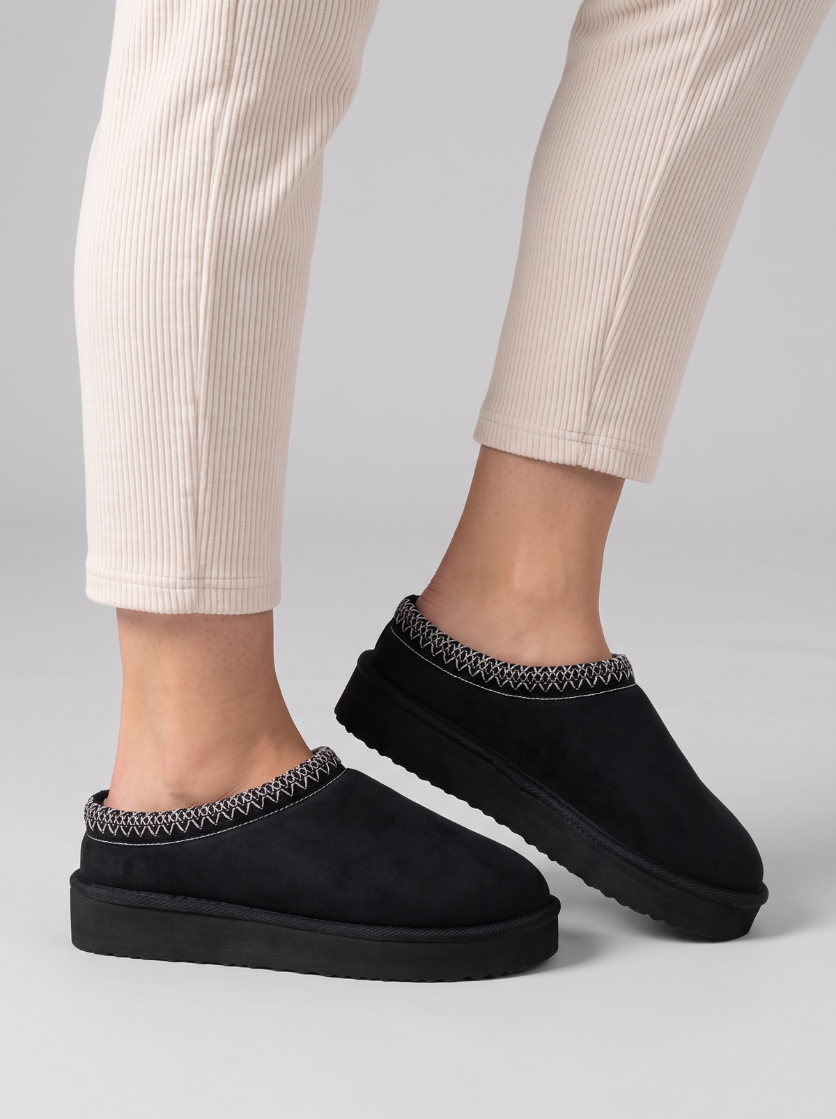 Women's Slippers – Cosy Plush Closed Toe Slip-On Slippers, Indoor & Outdoor – Covert Club product photo 2